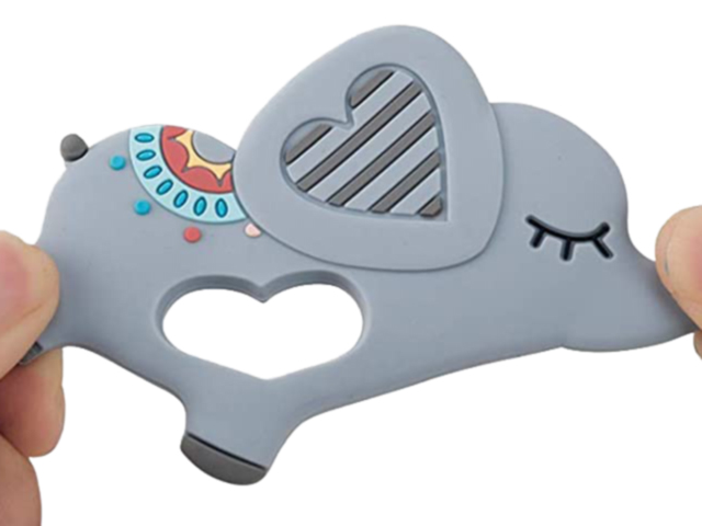 silikonova-grizalka-chesalka-s-klips-detaili-4