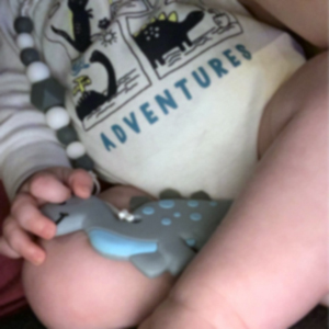 silikonova-grizalka-chesalka-s-klips-mnenia-1