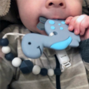 silikonova-grizalka-chesalka-s-klips-mnenia-3